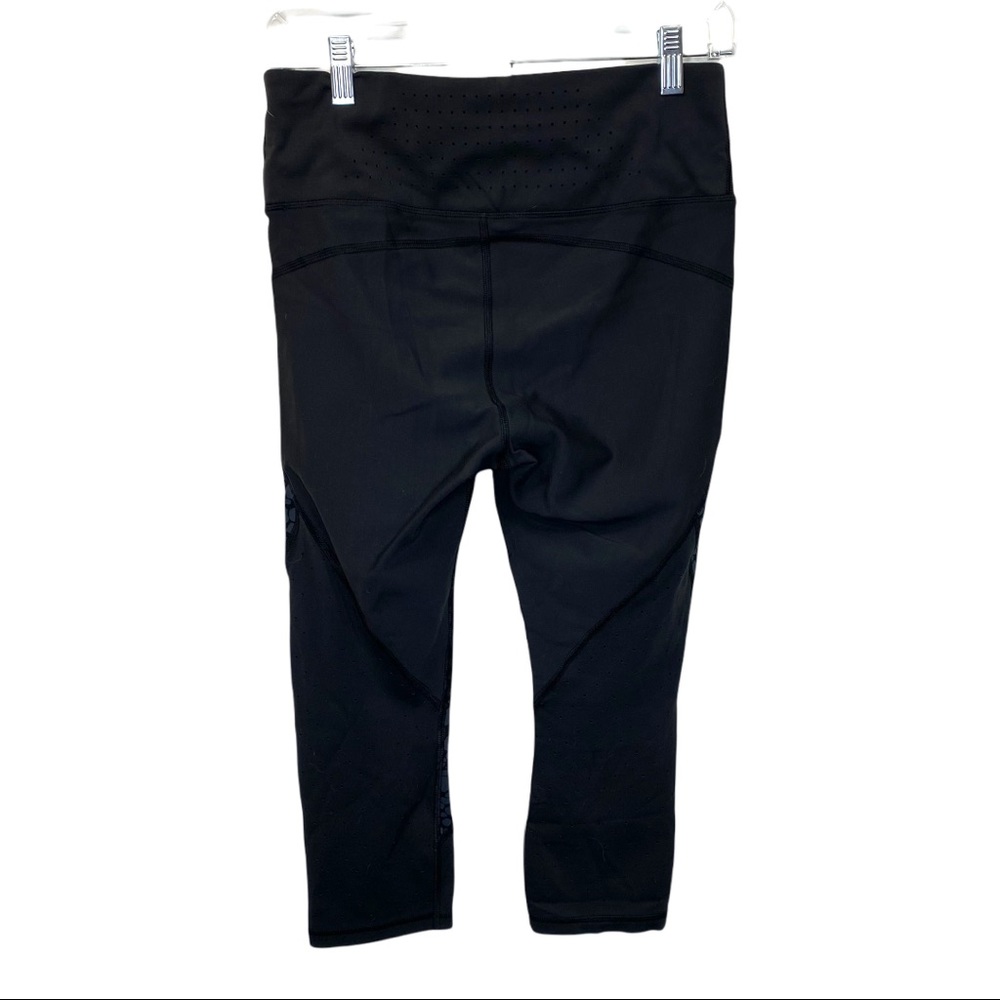 Athleta Crocodile Stealth TruCool Capri Skulptek Medium - Picture 4 of 14